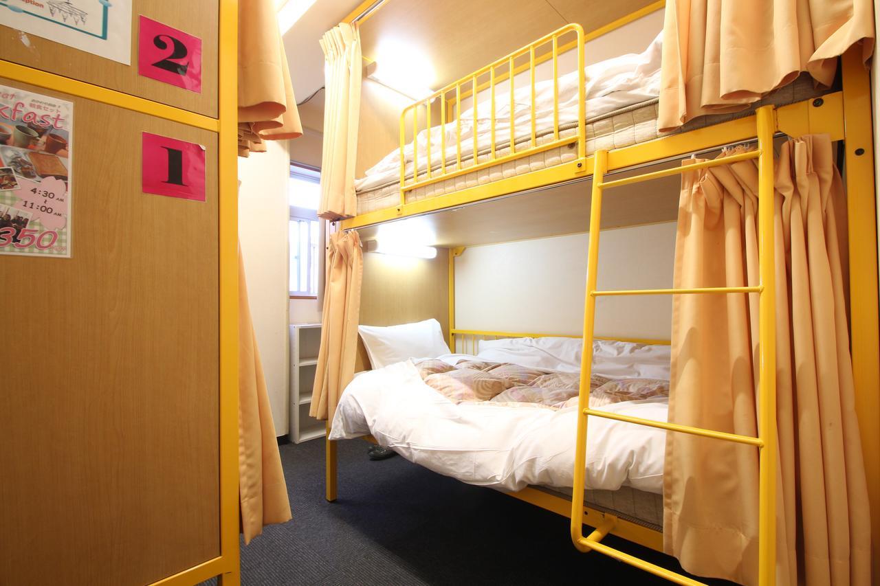 Habitación con literas y baño compartido (8 personas)